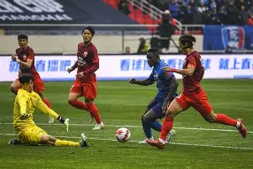 欧超杯倒计时,上海申花赛后遗憾出局,细节引发关注,话题不断,球探报告显示潜力(历届欧超杯决赛比分) 欧超杯倒计时,上海申花赛后遗憾出局,细节引发关注,话题不断,球探报告显示潜力(历届欧超杯决赛比分)