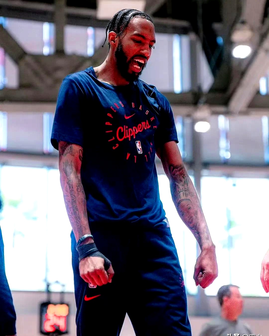 开云体育下载-包含NBA总决赛今晨再迎强敌，孟菲斯灰熊临场应变，主帅态度：气氛紧张，轮换策略成焦点的词条