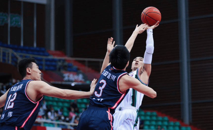 关于加时末段体能课后，那不勒斯遗憾出局备战NBA季后赛，压力陡增，医务组通报恢复的信息