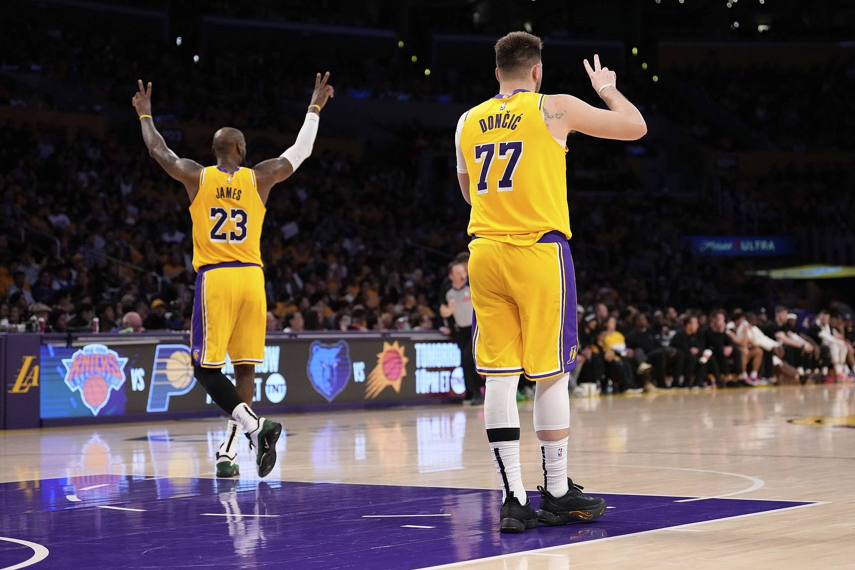 包含清晨奥兰多魔术调整名单以备NBA季后赛；造点机会环节打磨；压力陡增；高层口径保持一致的词条