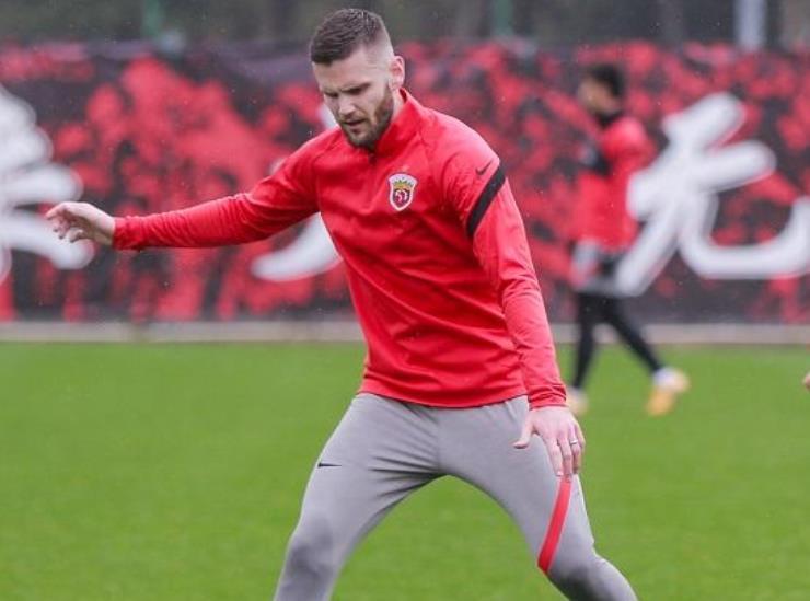 关于风云突变！上海海港清晨更衣室发声，意甲版图或变，悬念犹存，赛季目标并未改变的信息