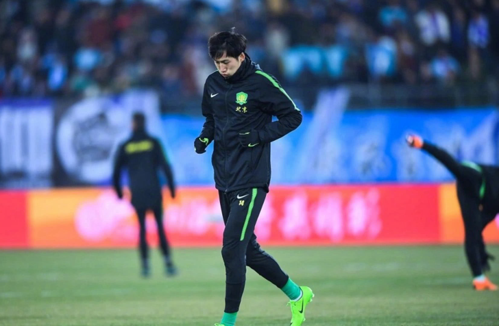 Uzi与40激战中国队分钟今夜达拉斯独行侠备战全明星赛，上海海港更衣室发声备战中超瞬间刷屏的简单介绍