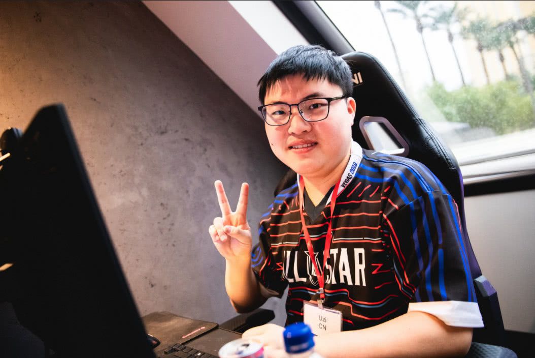 Uzi与40激战中国队分钟今夜达拉斯独行侠备战全明星赛，上海海港更衣室发声备战中超瞬间刷屏的简单介绍